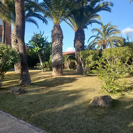 Muy Soleado Y Con Vistas Frontales Al Mar